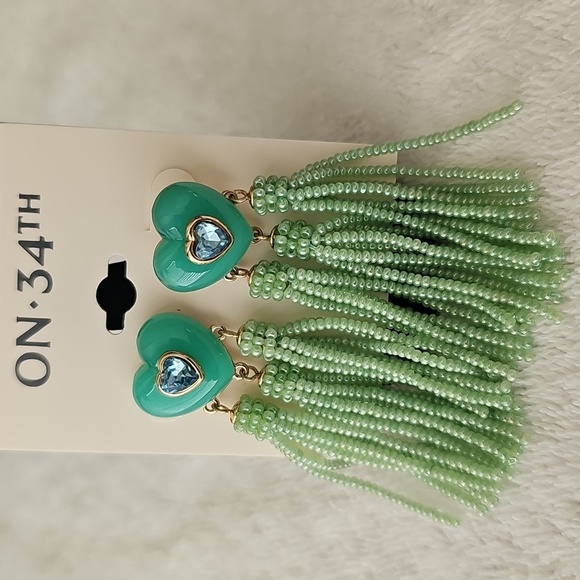 NWT On 34th St Patrick's Day Crystal Heart & Beaded Fringe Drop Earrings Green - Picture 3 of 7